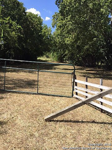 1st image of 419 Utopia Ln