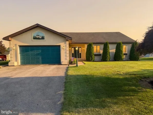 2884 Sunset Dr, Dallastown, PA 17313