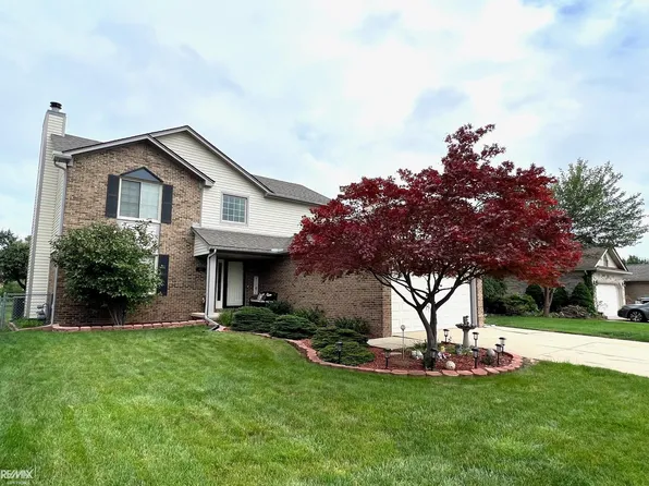 46180 Duke Dr, Chesterfield, MI 48051