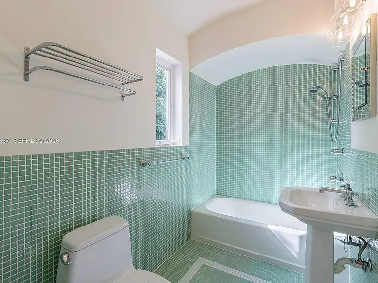 2850 Sheridan Ave — Photo 24