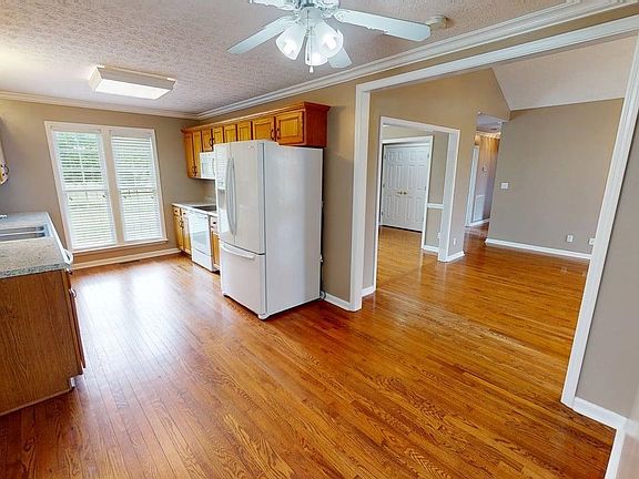 3rd image of 332 Vance Ln