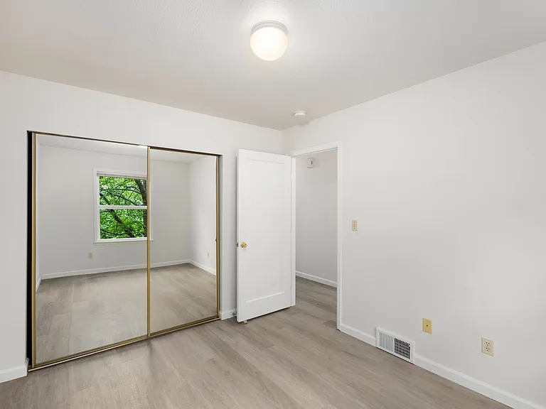 295 NE Alder St — Photo 20