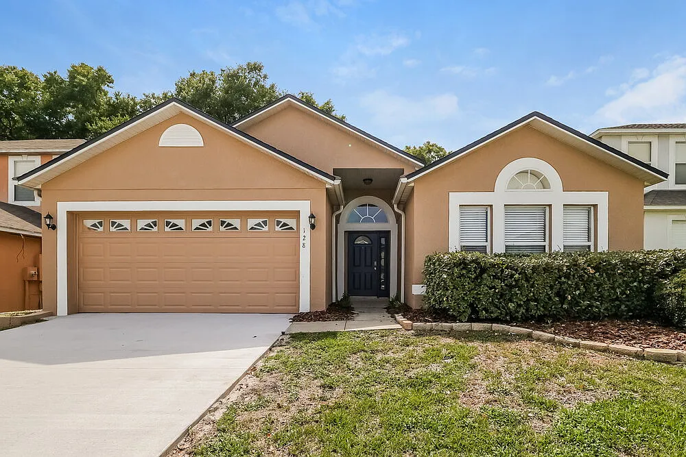 3 bed, 2.0 bath, 1874 sqft, $2,340 — Photo 1