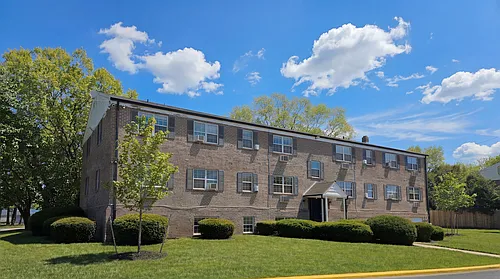 Colonial Village Apartments Photo 1
