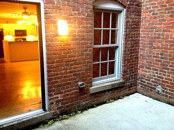 4th image of 133 N Sycamore St APT 01