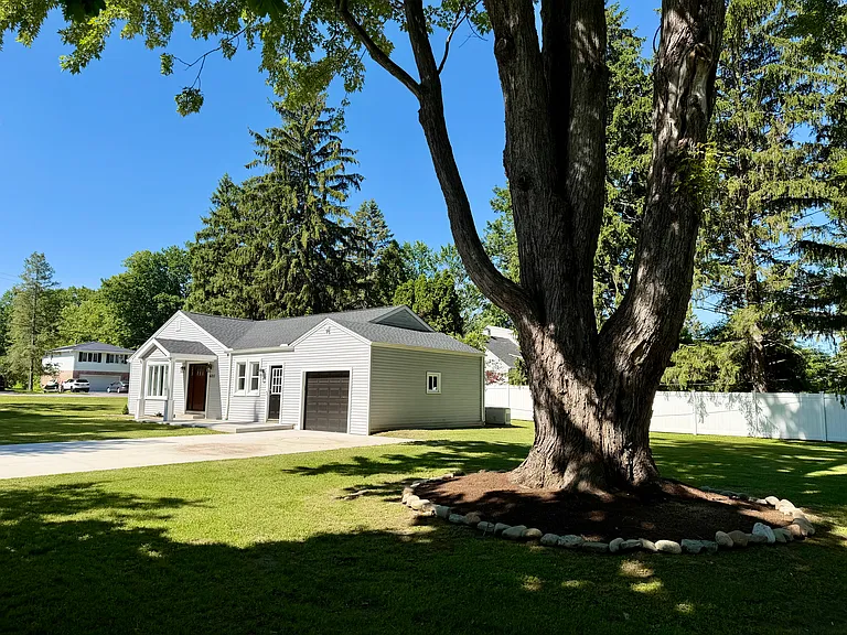 6212 New Taylor Rd — Photo 3