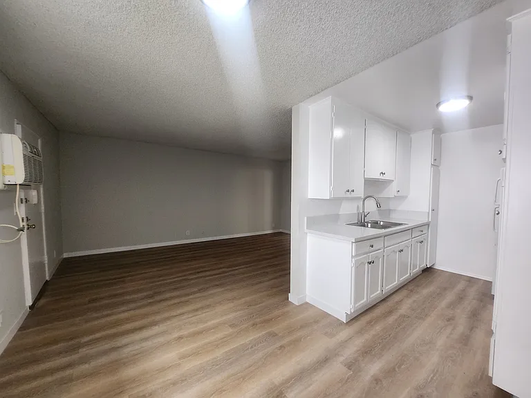 123 S Catalina Street — Photo 26