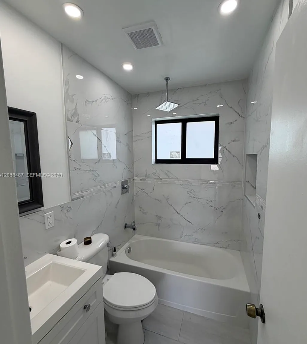 3 bed, 1202 sqft, $3,750 — Photo 1