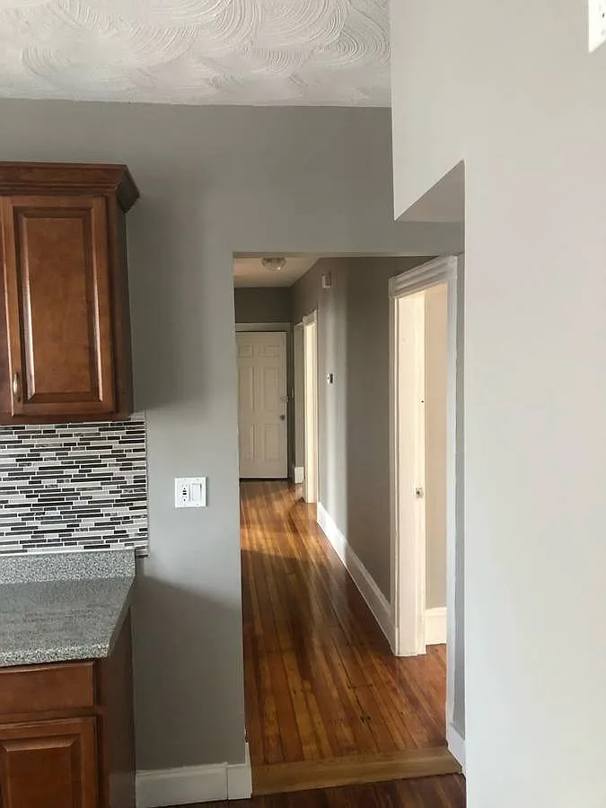 4 bed, 1.0 bath, 1700 sqft, $3,900 — Photo 2