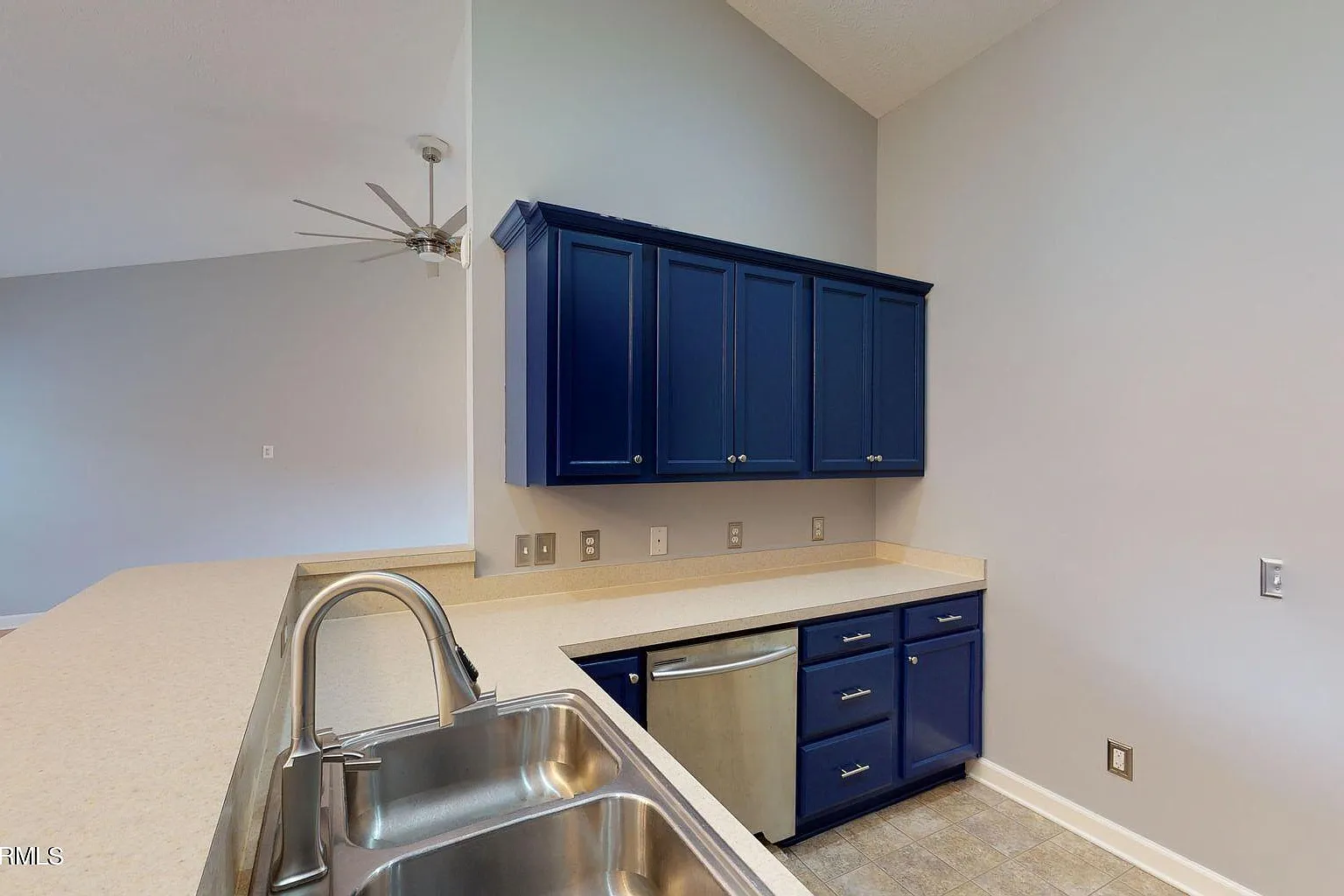 3 bed, 2.0 bath, $2,000 — Photo 3