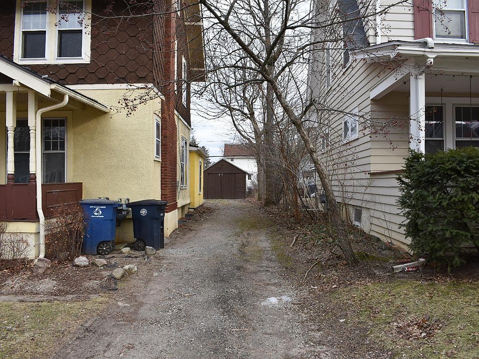 Photo B