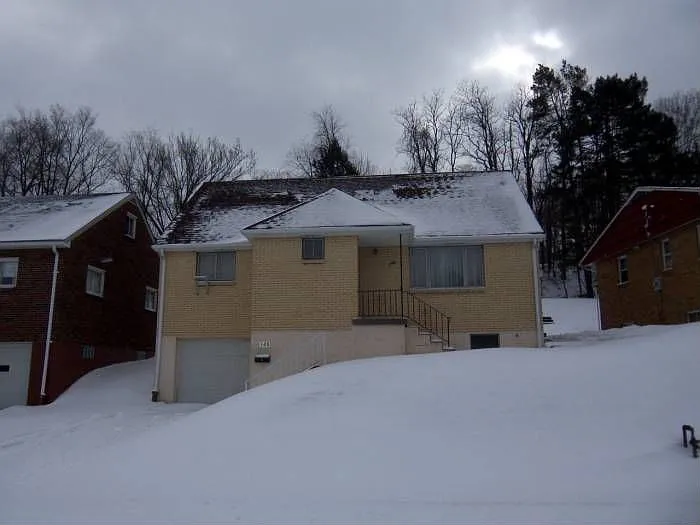 140 Kathleen Way photo 1
