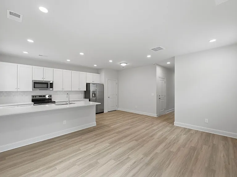 645 Brookwood St #A — Photo 6