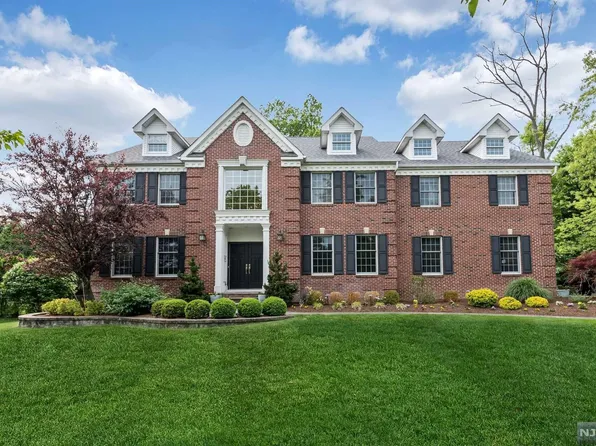 11 Briarcliff Ct, Ramsey, NJ 07446