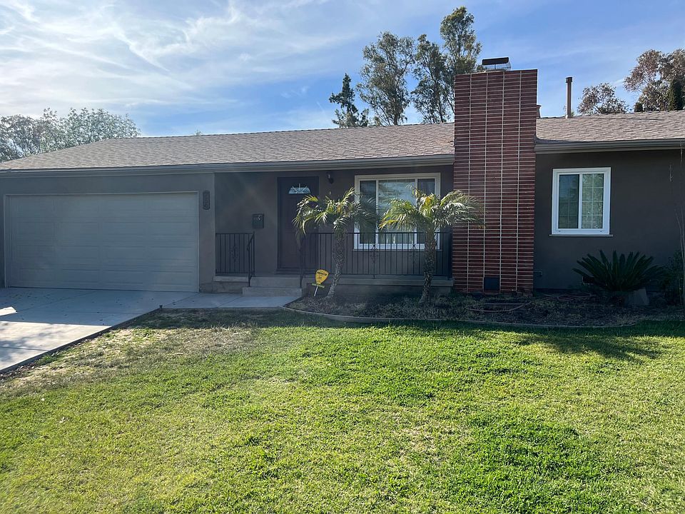 1st image of 754 Blackthorne Ave
