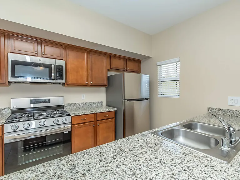 Vineyards at Palm Desert Apartment Homes — Photo 59