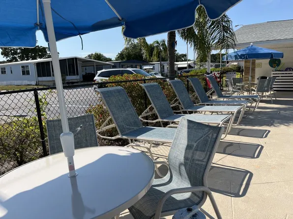 15666 49th St N #1104, Clearwater, FL 33762