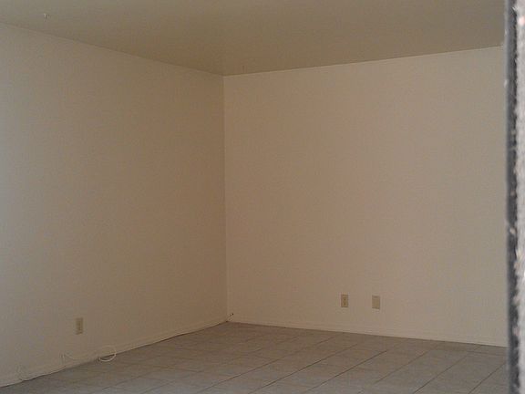 3rd image of 4016 W 135th St