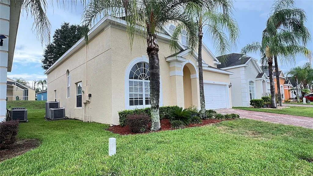 5 bed, 3.5 bath, 2558 sqft, $2,475 — Photo 2