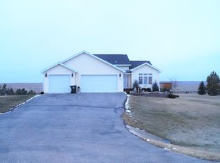 6400 Copper Ridge Ln, Bismarck, ND 58504