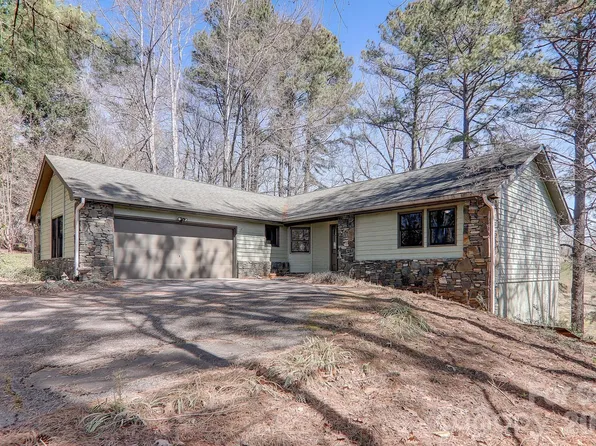 225 Sheepnose Dr, Lake Lure, NC 28746