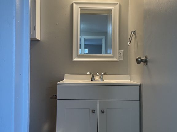 2nd image of 710 E Avenue G APT 6
