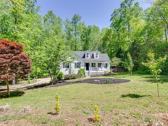 3rd image of 378 Fairfax Ct