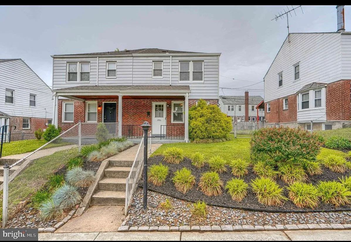 4 bed, 1285 sqft, $1,800 — Photo 1