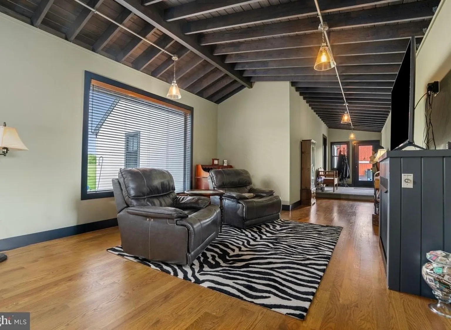 3 bed, 3356 sqft, $6,500 — Photo 4