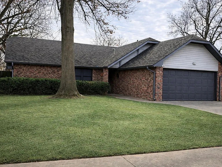 809 W Glendale St — Photo 2