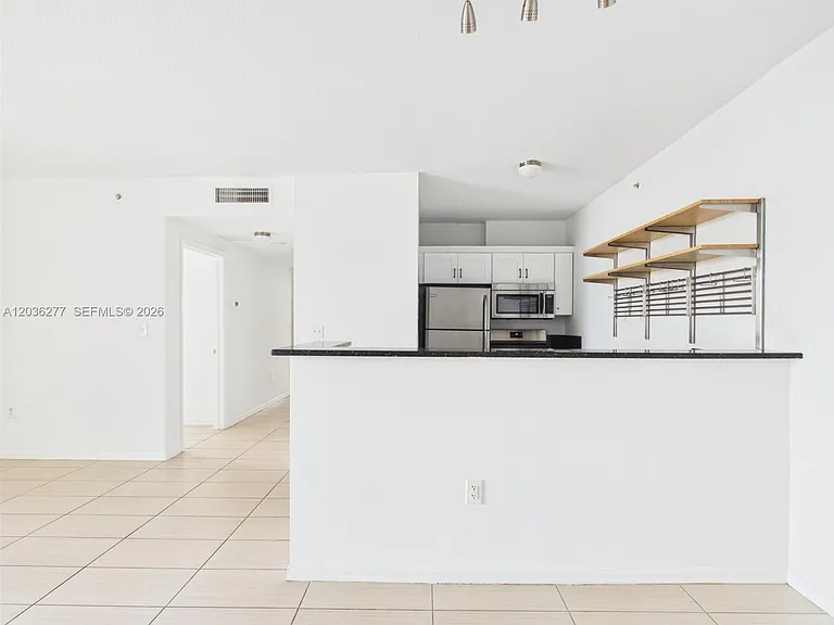 425 NE 30th St #404 — Photo 5