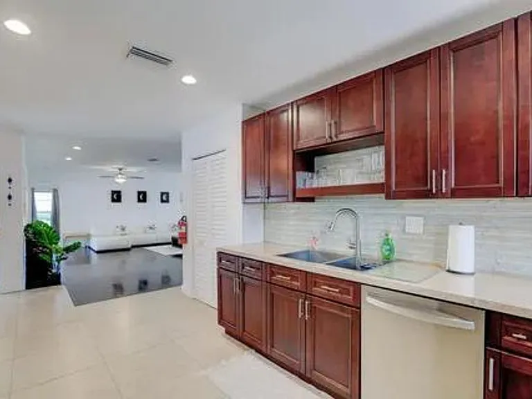 3170 NW 68th Ct #3170 — Photo 21