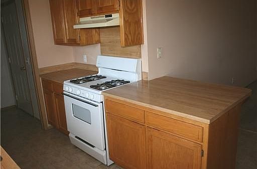 3rd image of 389 Southland St