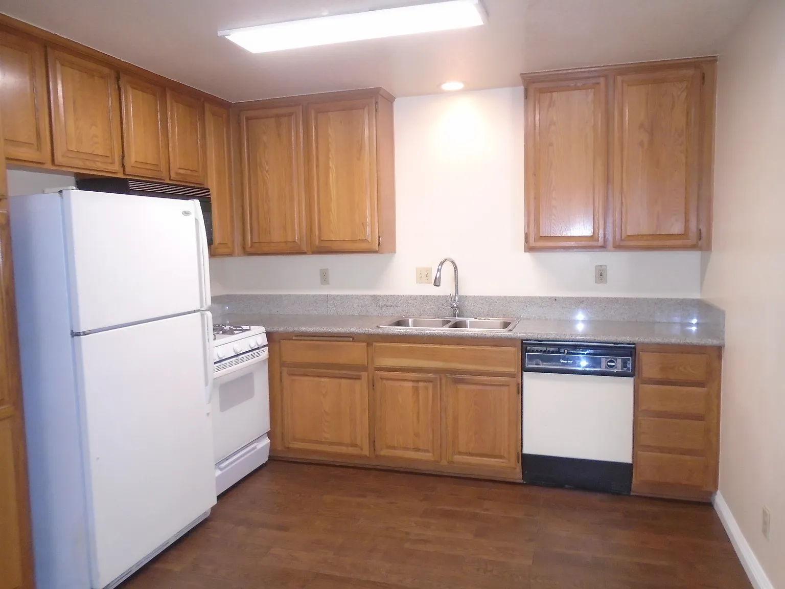 2 bed, 1.5 bath, 1134 sqft, $2,895 — Photo 2