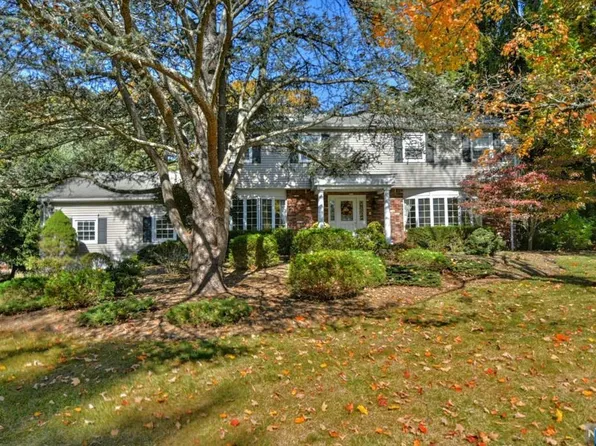 23 Fox Hill Rd, Upper Saddle River, NJ 07458
