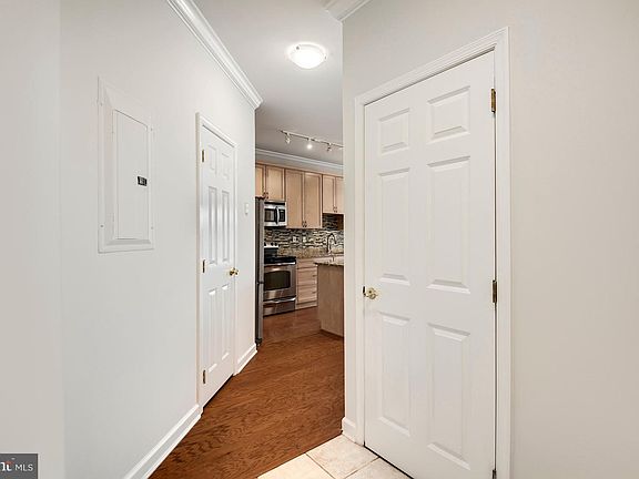 3rd image of 801 Pleasant Dr APT 25