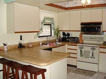 Kitchen with breakfast counter