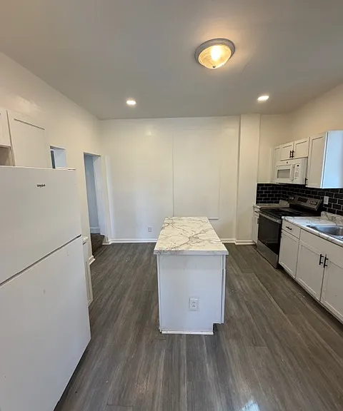 41 S Oakley Ave — Photo 9