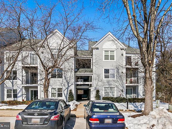 2nd image of 10007 Vanderbilt Cir APT 14