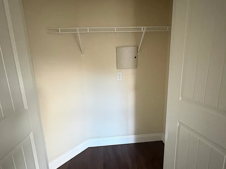 986 Tudor Ln — Photo 5
