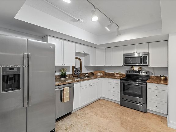 3rd image of 600 Biltmore Way APT 220
