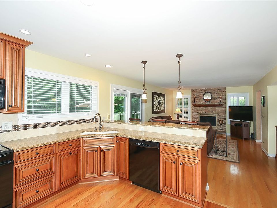 2nd image of 579 Turtle Pond Ct