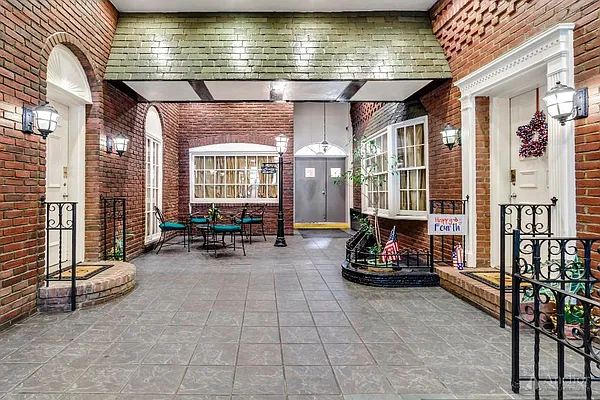 Rented by Anchor Associates | media 19