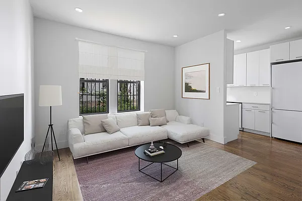 Sold by Poljan Properties Inc. | media 1