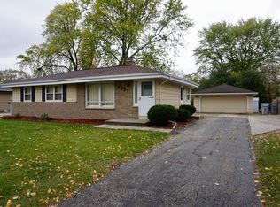 7827 N Fairway Pl, Milwaukee, WI 53223
