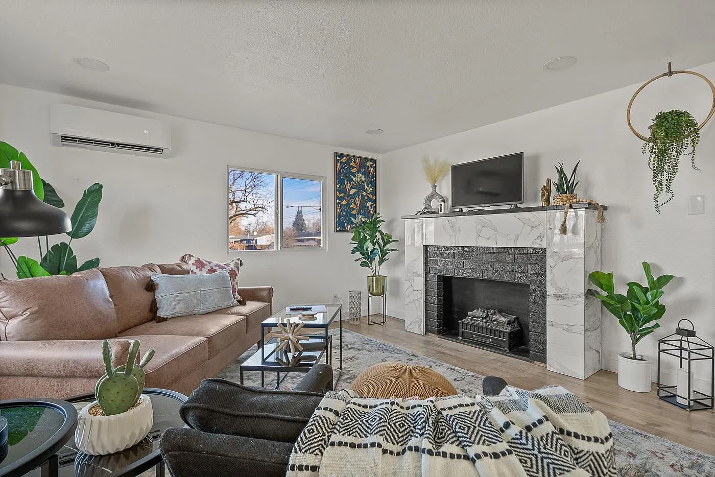 1328 Potter Ave — Photo 3