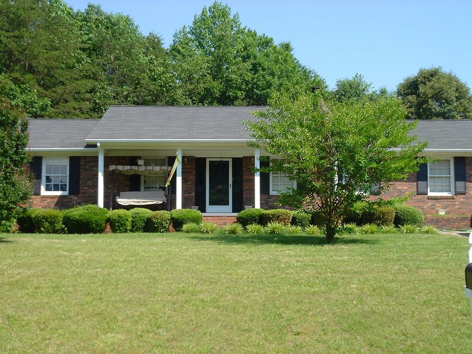 1st image of 121 Winberry Ln