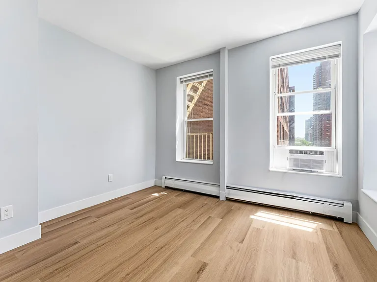 401 E 63rd St #12 — Photo 10