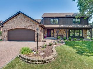 8413 S Park Ave, Burr Ridge, IL 60527
