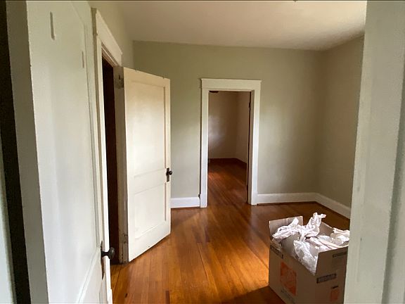 3rd image of 410 Monticello Ave